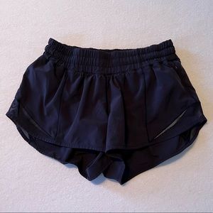 Lululemon 2.5” Hotty Hot Short